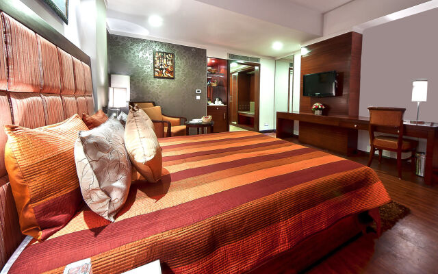 Golden Plaza Hotel