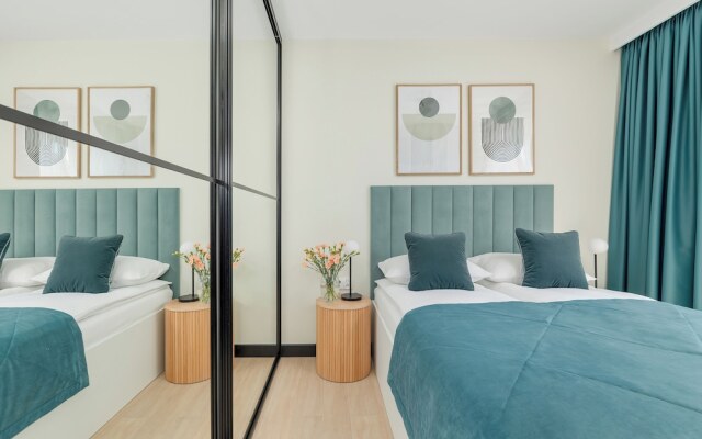 Apartment With Parking by Renters