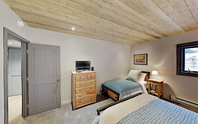 15tru1zs 2 Bedroom Condo