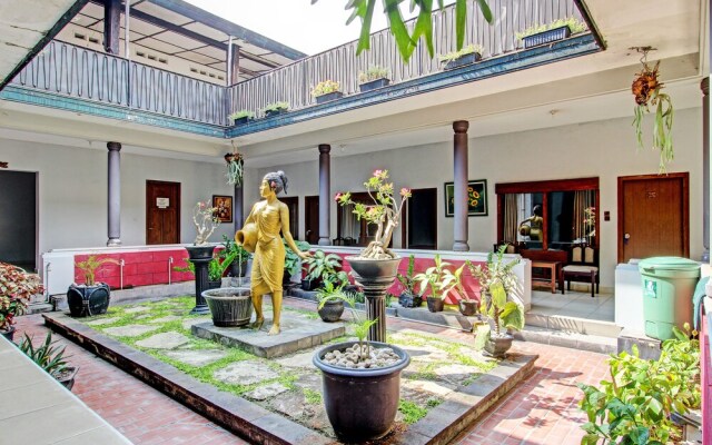 Super OYO Capital O 93240 Candra Dewi Hotel