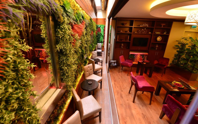 Golden Siyav Hotel