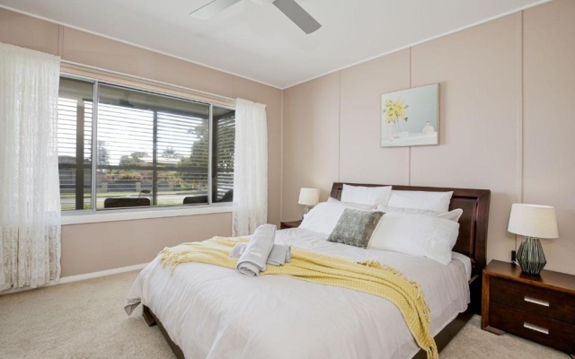 Yelo @ Culburra I Pet Friendly I 1 Min Walk to Beach – Guest Rooms – Culburra Beach