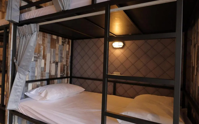 Topbunk Hostel