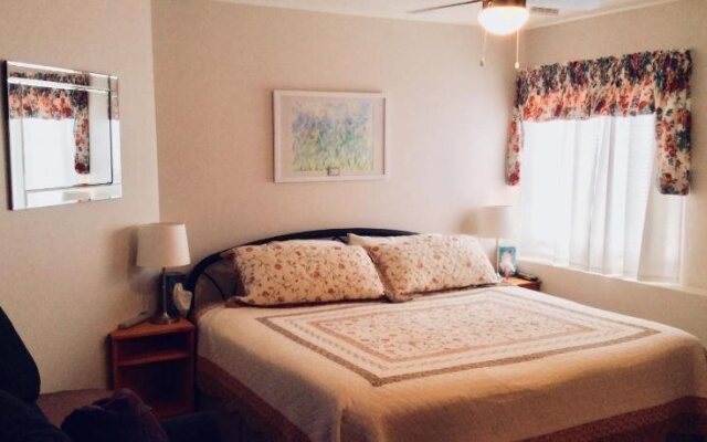 Peachland Lakeview Vacation Suite