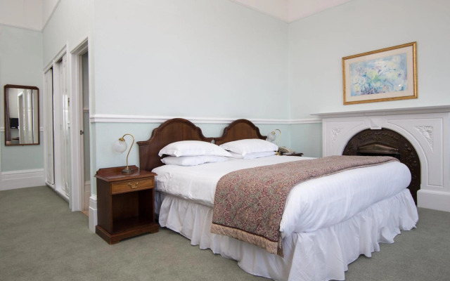 The Queens Hotel