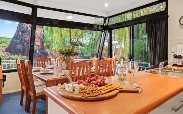 Boats And Bedzzz & Renmark River Villas