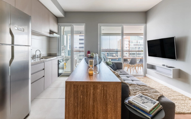Apartamento com varanda e ótima localização | Vila Olímpia
