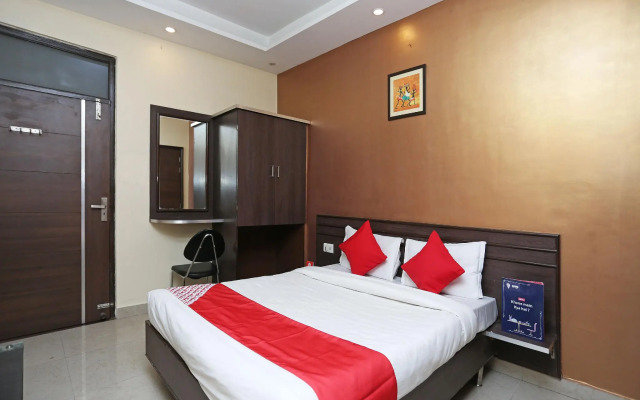 OYO 10588 Hotel Golden Square