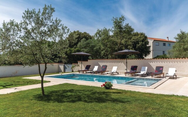 Amazing Home in Stinjan With Wifi and 6 Bedrooms