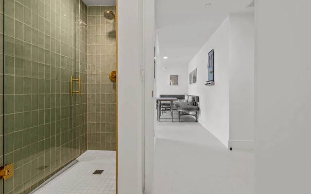 Bayside Breeze Downtown Luxury Tower Pool Gym