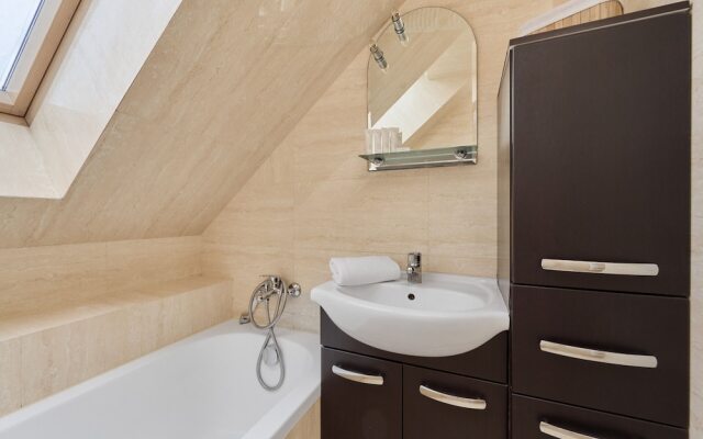Semaforowa Apartment Wroclaw by Renters