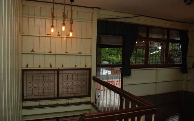 ME HUG Hostel&Restaurant