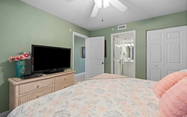 Pelican Beach 2008 1 Bedroom Condo