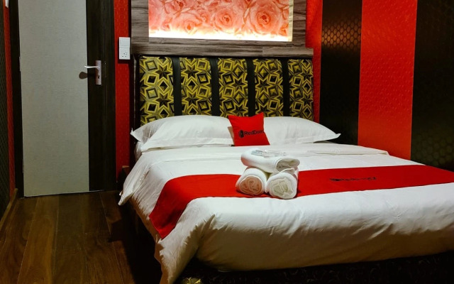 RedDoorz Plus near Nagoya Hill Batam 6