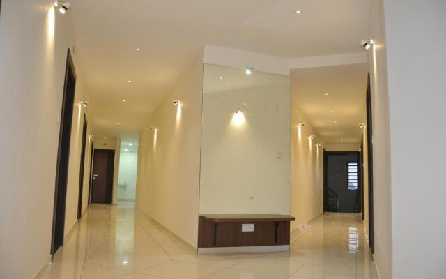 Shivdhara Hotel & Residence