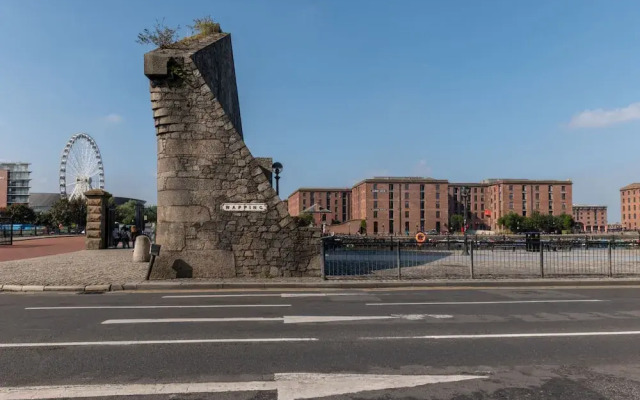 Host Stay Monarchs Quay