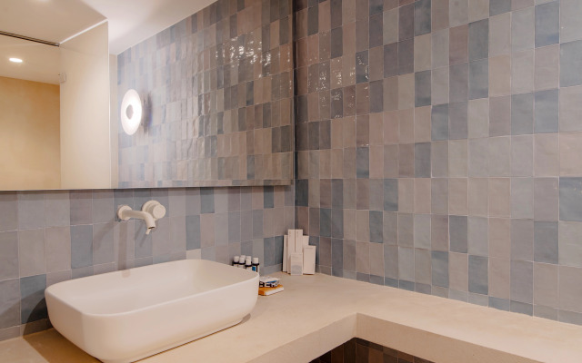 Apeiron Blue Santorini - Sustainable Adults Only 14+