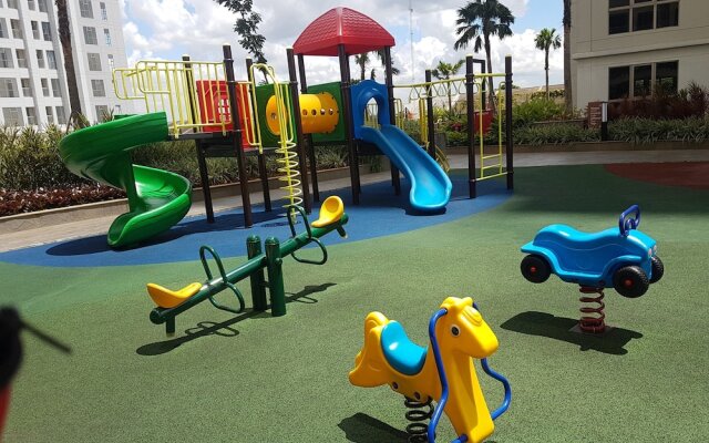 1BR Midtown Signature Apartment with Sofa Bed