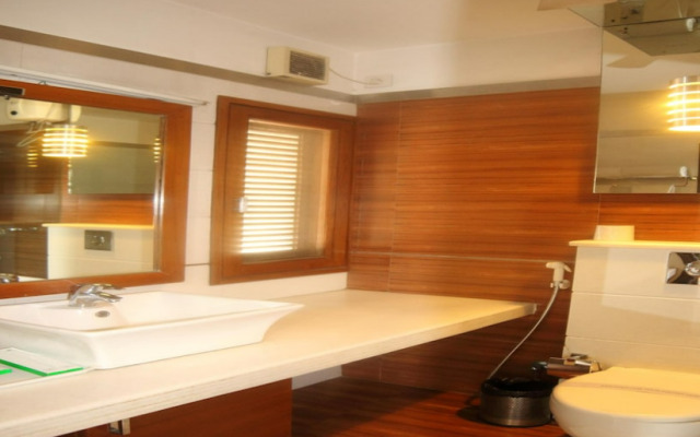 Hotel 91 By Vivid Golf Course Road