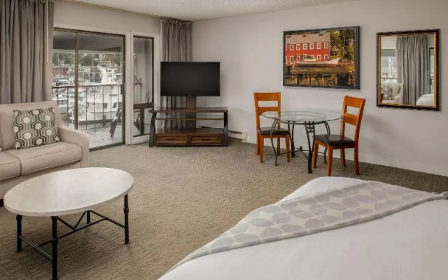 Astoria Riverwalk Inn