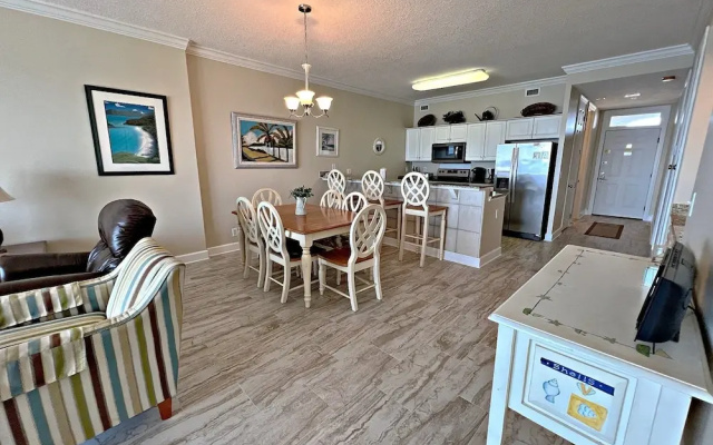 Regency Isle 704