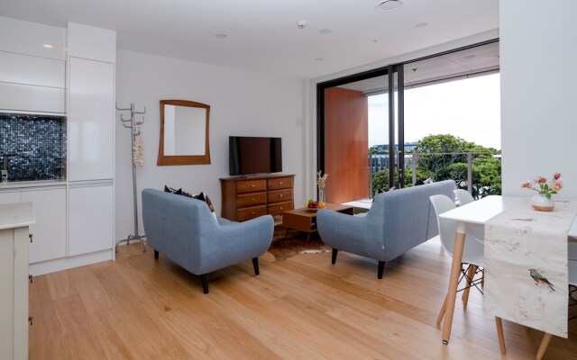 Epsom Central Brand New Apartment