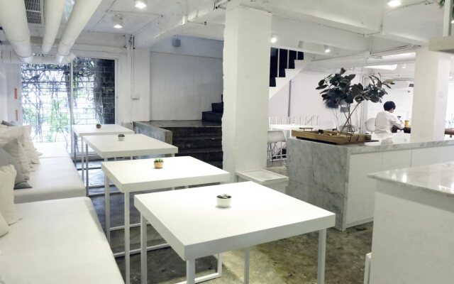 Everyday Sunday Social Hostel