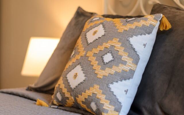 FM Luxury 2-BDR Apartment - Rise and Shine
