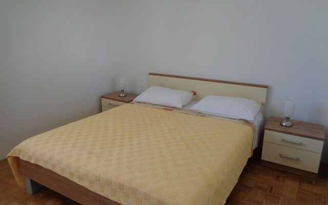 Gorgeous Tone Apartment