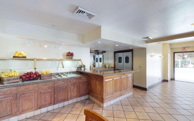 Chase Suite Hotel Newark-Fremont