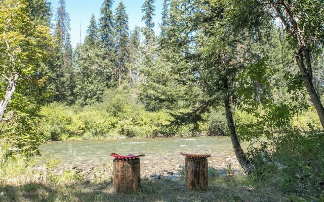 Serenity Pines Lodge in Shugart Flats