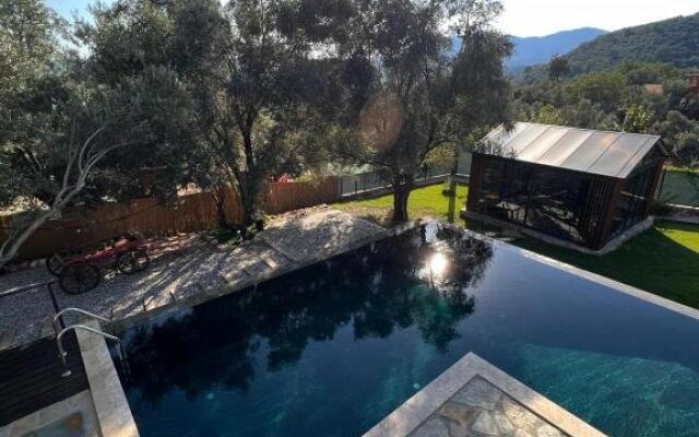 Casa AYAZ - Unique Design Villa in Vineyards and Olive Groves