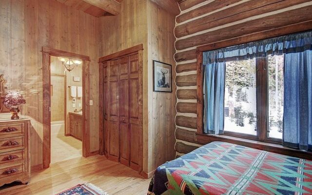 Bear Lodge 6 Bedroom Home by RedAwning