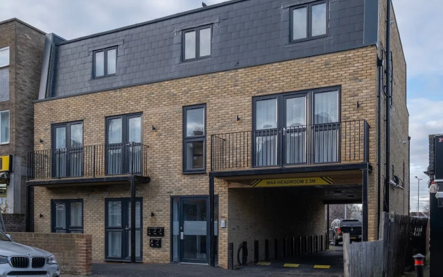 Luxury 1 & 2 bed Apartment free parking