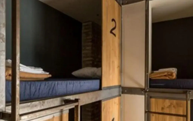 Black Swan Hostel Sevilla