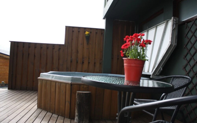 Farmhotel Efstidalur