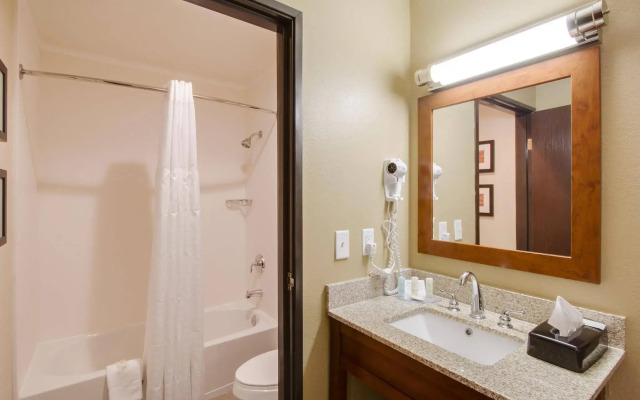Comfort Inn & Suites Bellevue - Omaha Offutt AFB