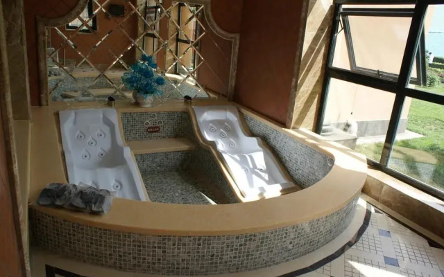 Beijing Floral Plaza Hot Spring Hotel