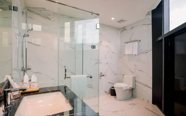 The Henry Hotel Roost Bacolod