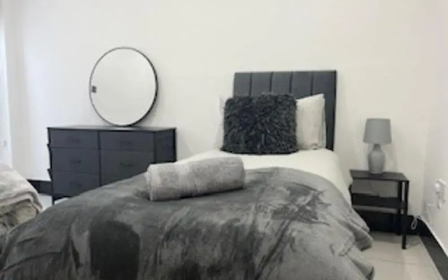 Urban, Sleeps 6 Private Garden-family Pet Friendly