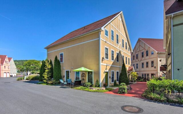 Unique Townhouse in Bavarian-style Neighborhood!