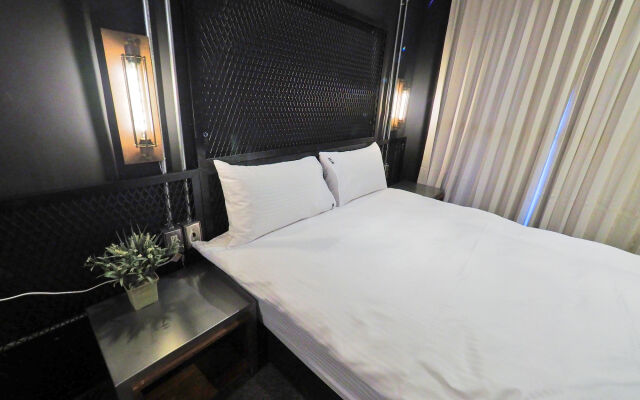 Taichung LOFT Hostel FengJia