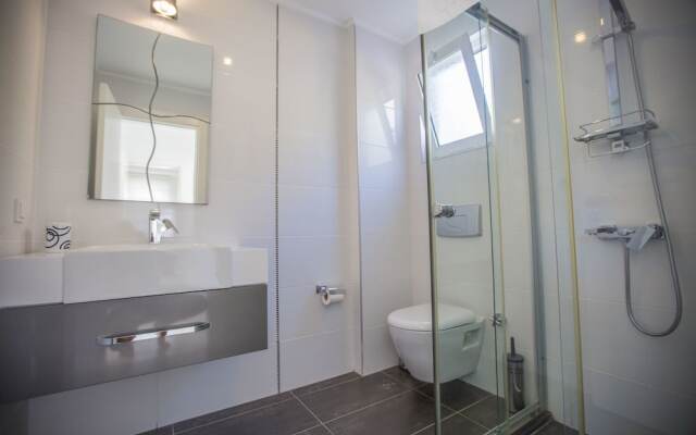 Villa Motion 1 by Akdenizvillam