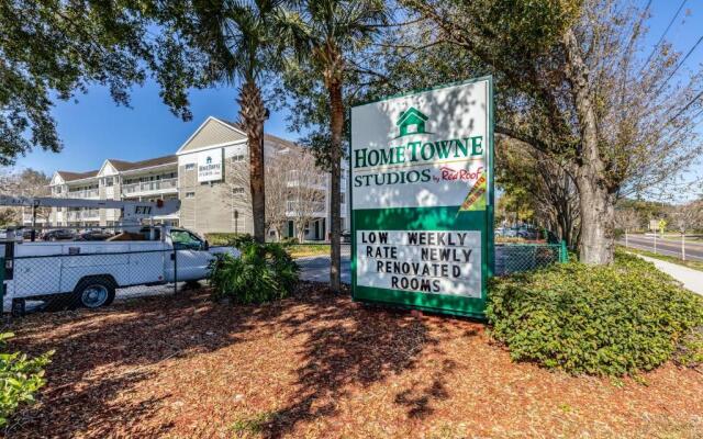 HomeTowne Studios by Red Roof Orlando - Casselberry