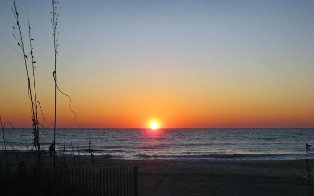 2035-2 Ellington, Upstairs