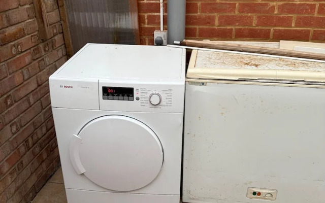 2 Bed-sleeps 4-private Patio-pets-near Heathrow