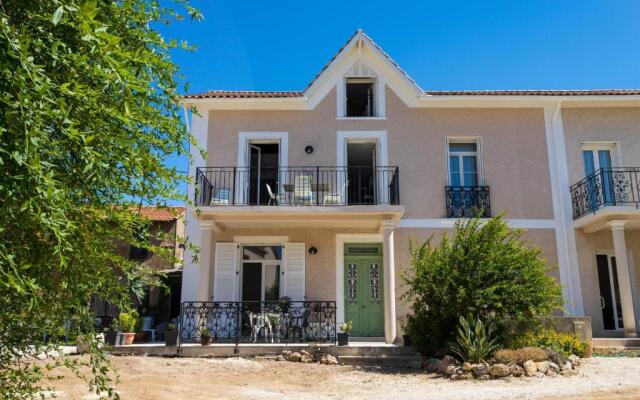 Outstanding AC 2 bedroom with terrace close to beaches - Dodo et Tartine