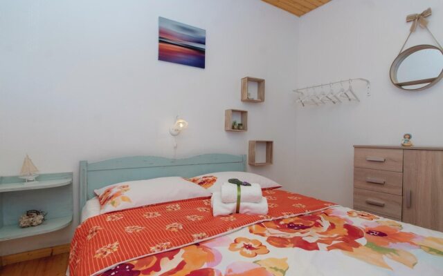 Amazing Home in Grscica With 2 Bedrooms and Wifi