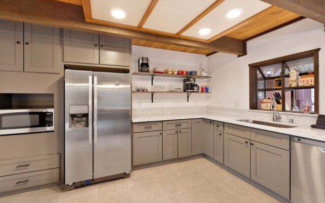 1976-bear Cabin 3 Bedroom Home by RedAwning