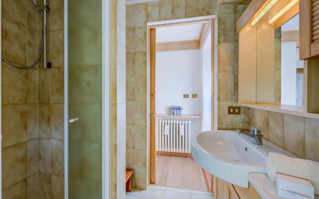 Monterosa Cozy Apartment 200m From Ski